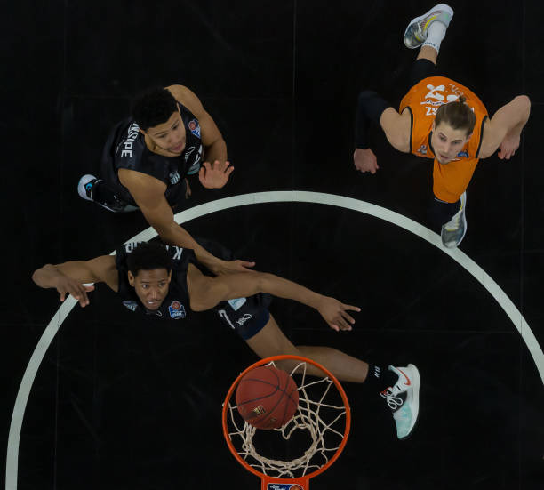 引了众多篮 引了众多篮