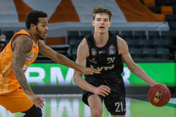 障碍赛中迎 障碍赛中迎